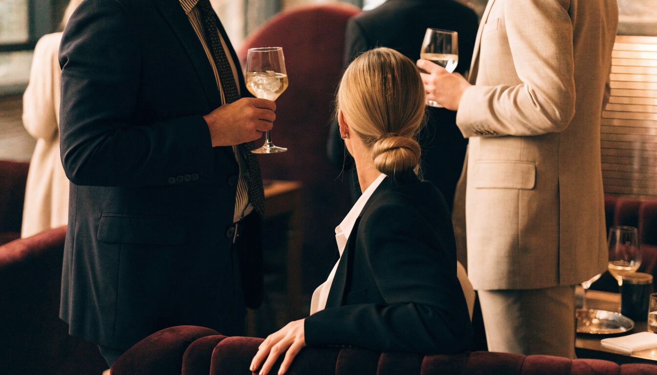 An Elegant Weekend Escape: London’s Stylish Social Night for Adventurous Adults