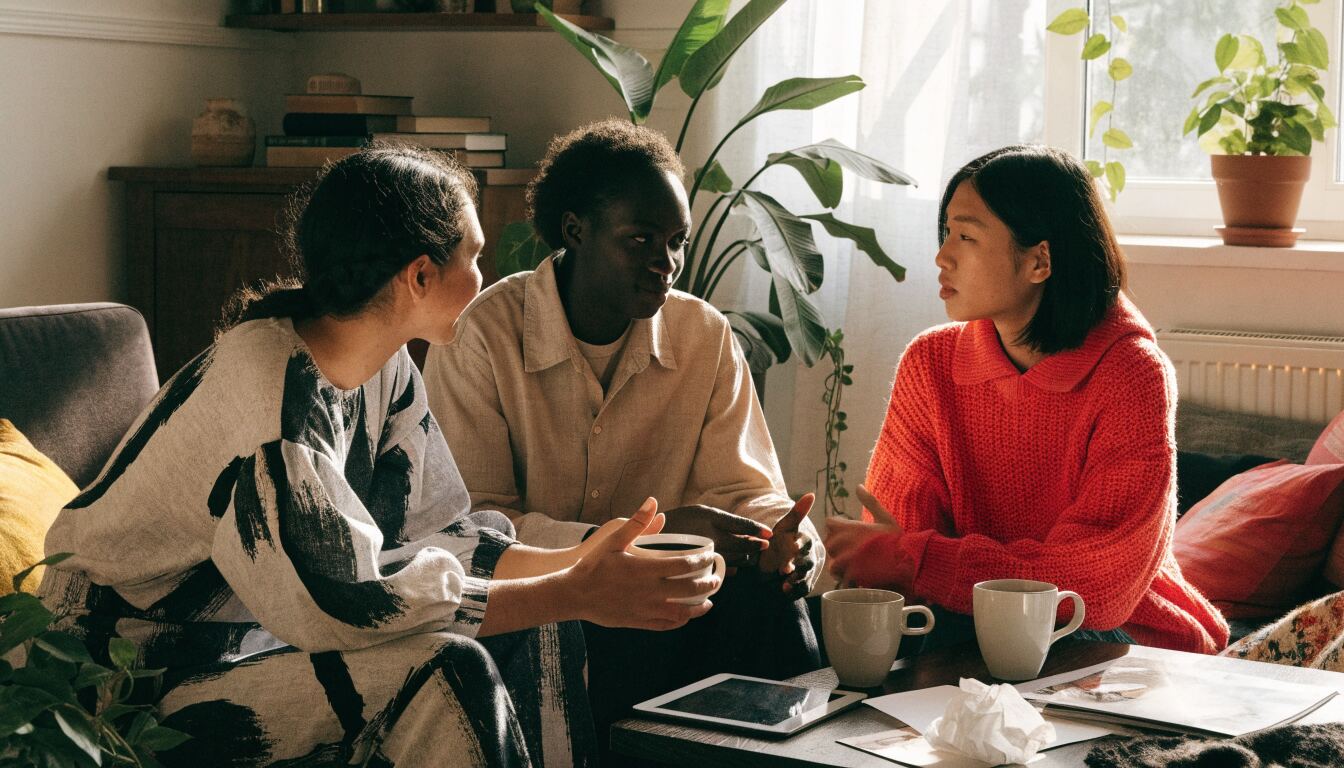 How to Thrive in Polyamorous Connections in the Digital Era