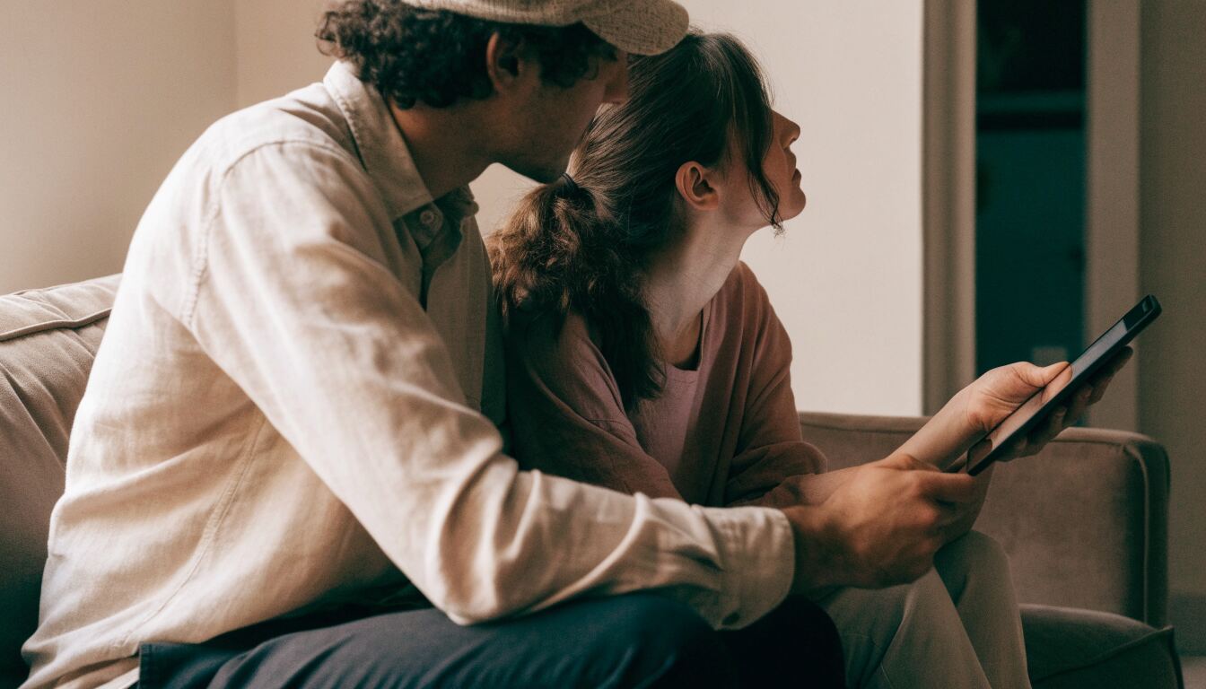 Smart Tech Meets the Swinging Scene: What Couples Need to Understand Before Using AI-Powered Dating Tools